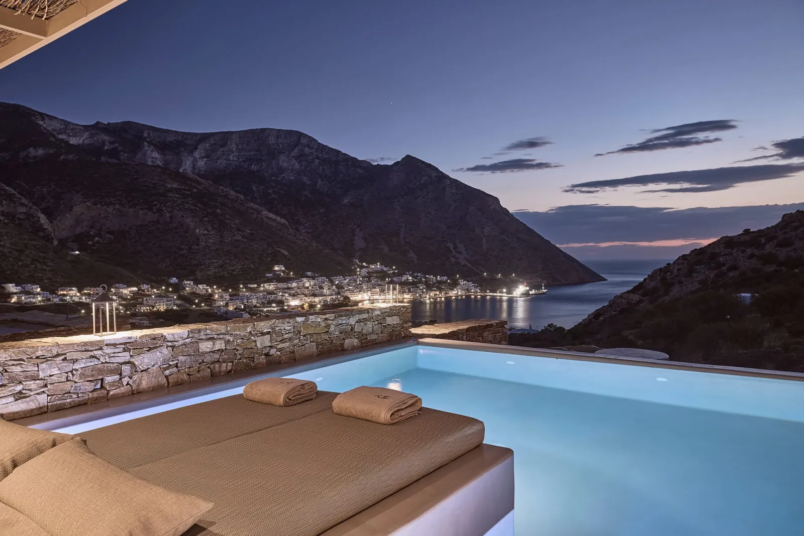 Apsila Pool Suites