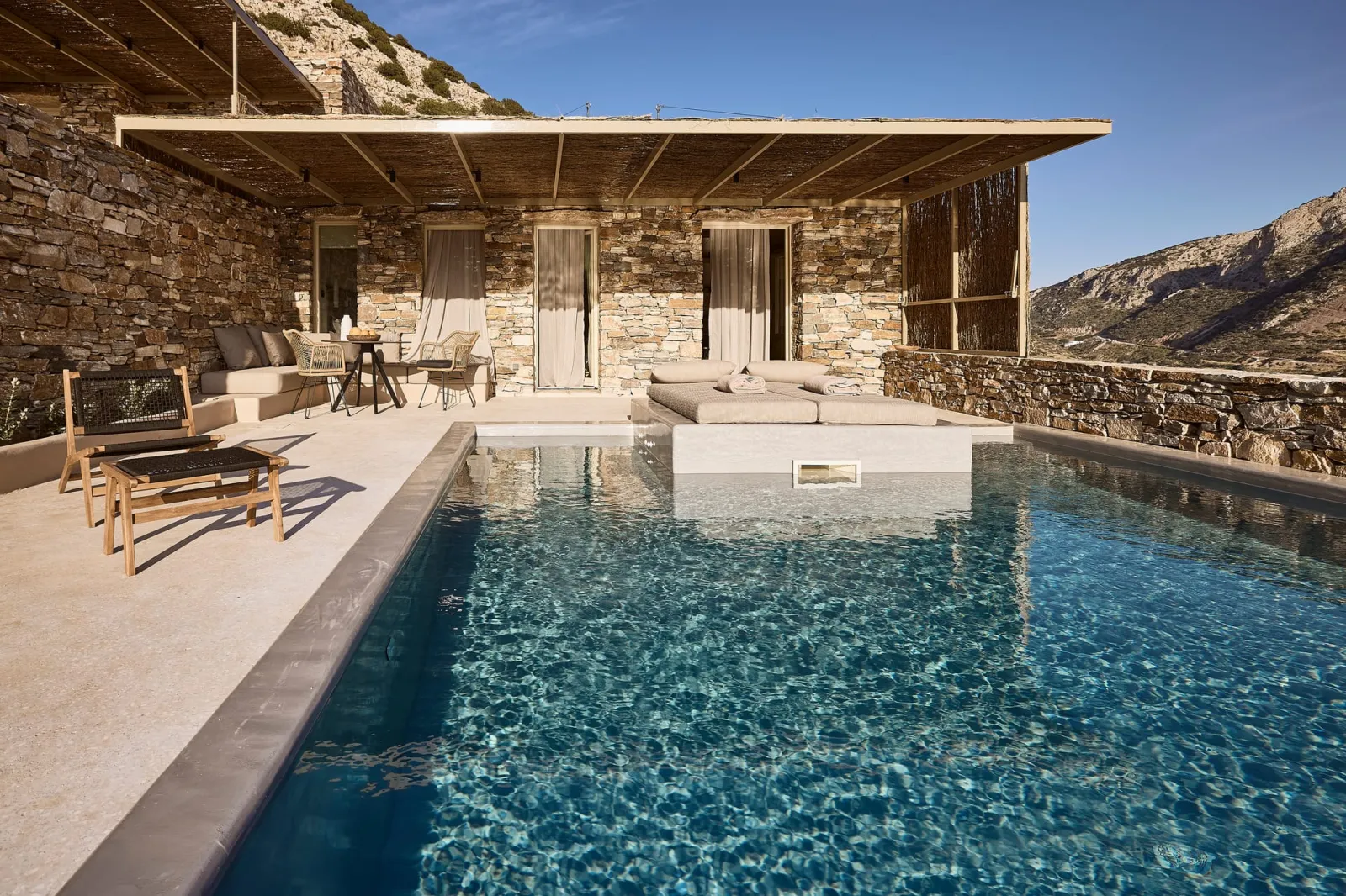 Apsila Pool Suites