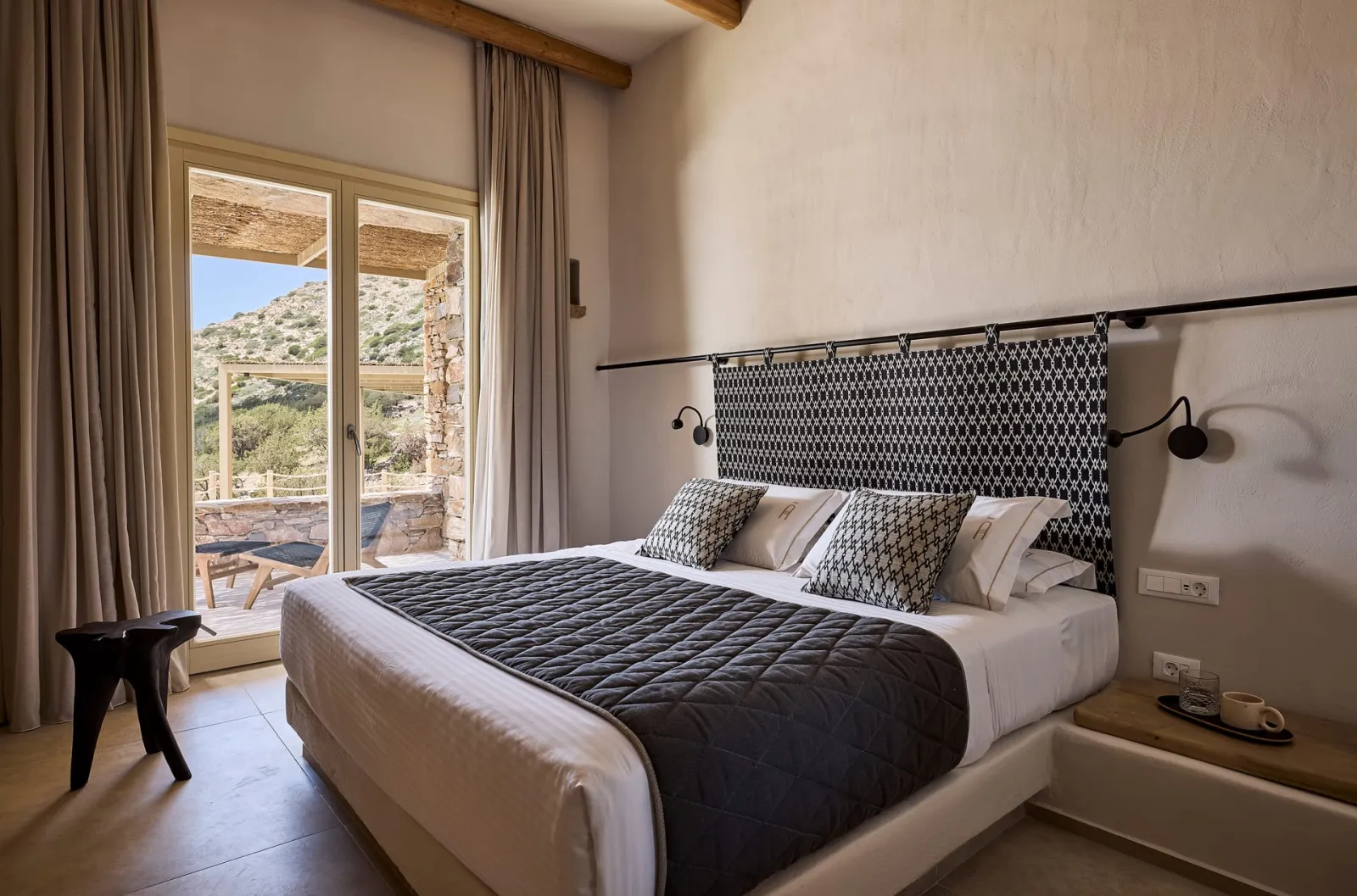 Apsila Pool Suites