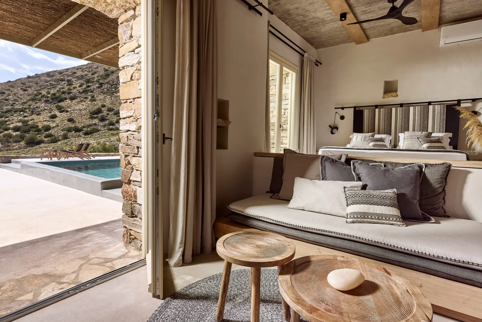 Apsila Pool Suites