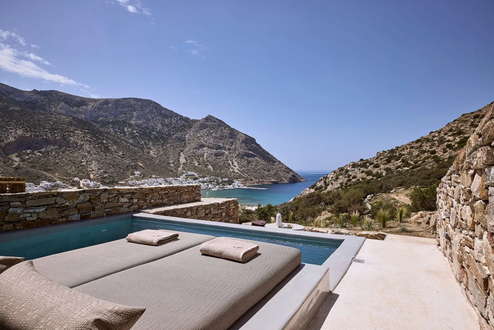 Apsila Pool Suites