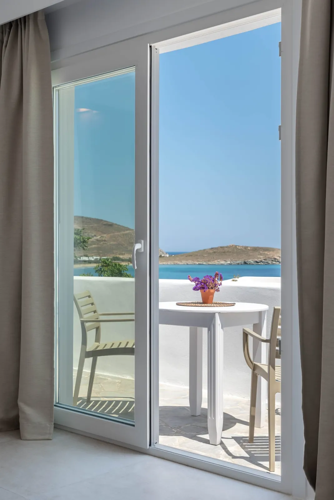 Studio with sea view & balcony