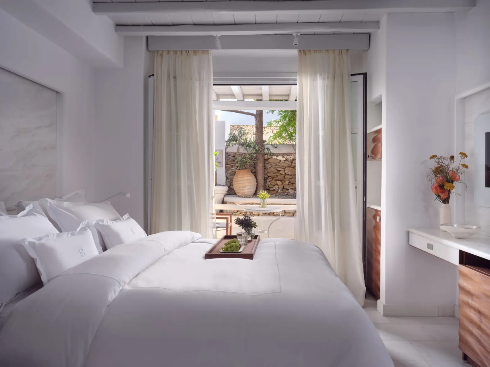 Junior Suite Courtyard View