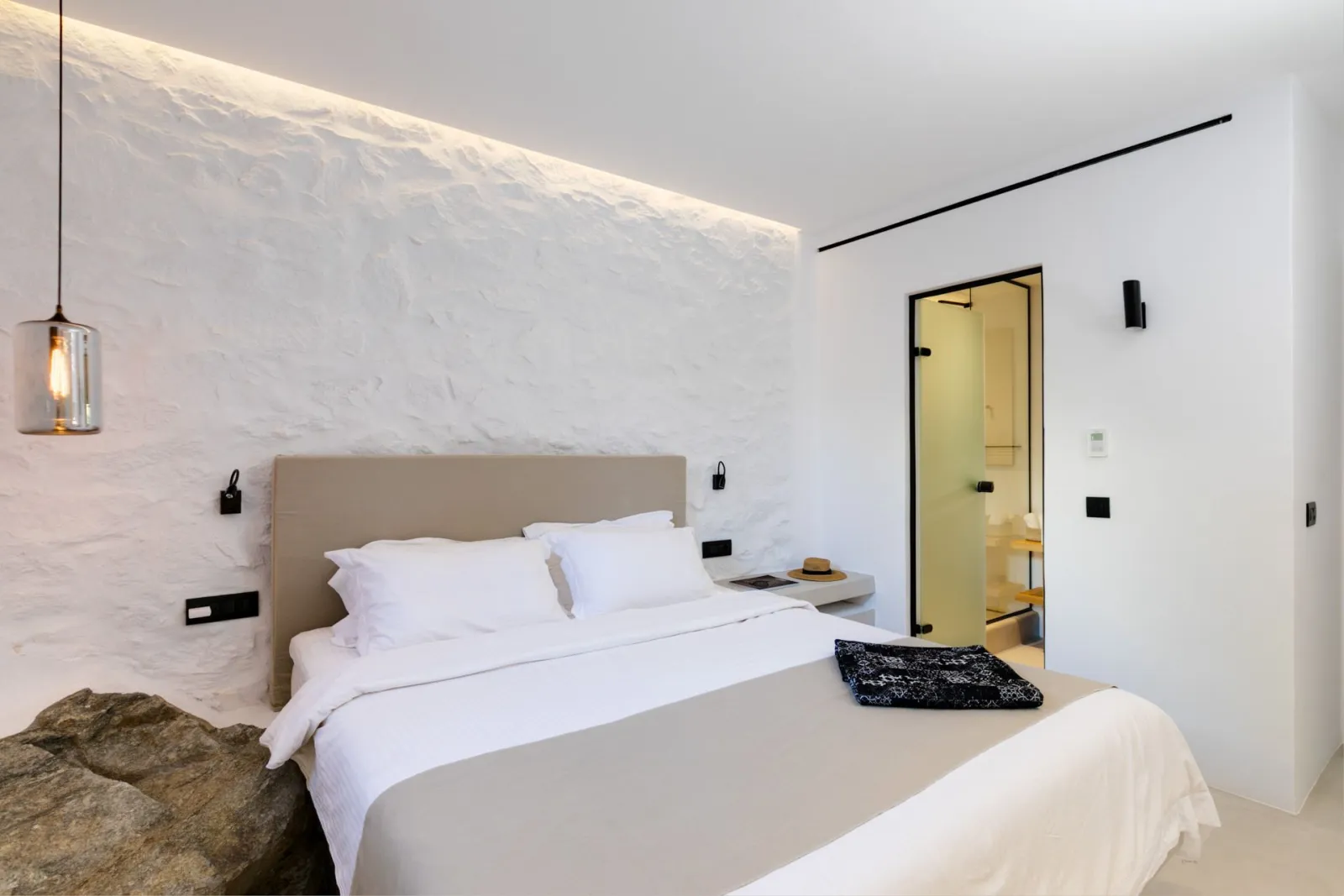 2 Bedroom Residence Nextdoor with Plunge Pool &amp; Partial Sea View (3 meters from main hotel - sleeps 6)