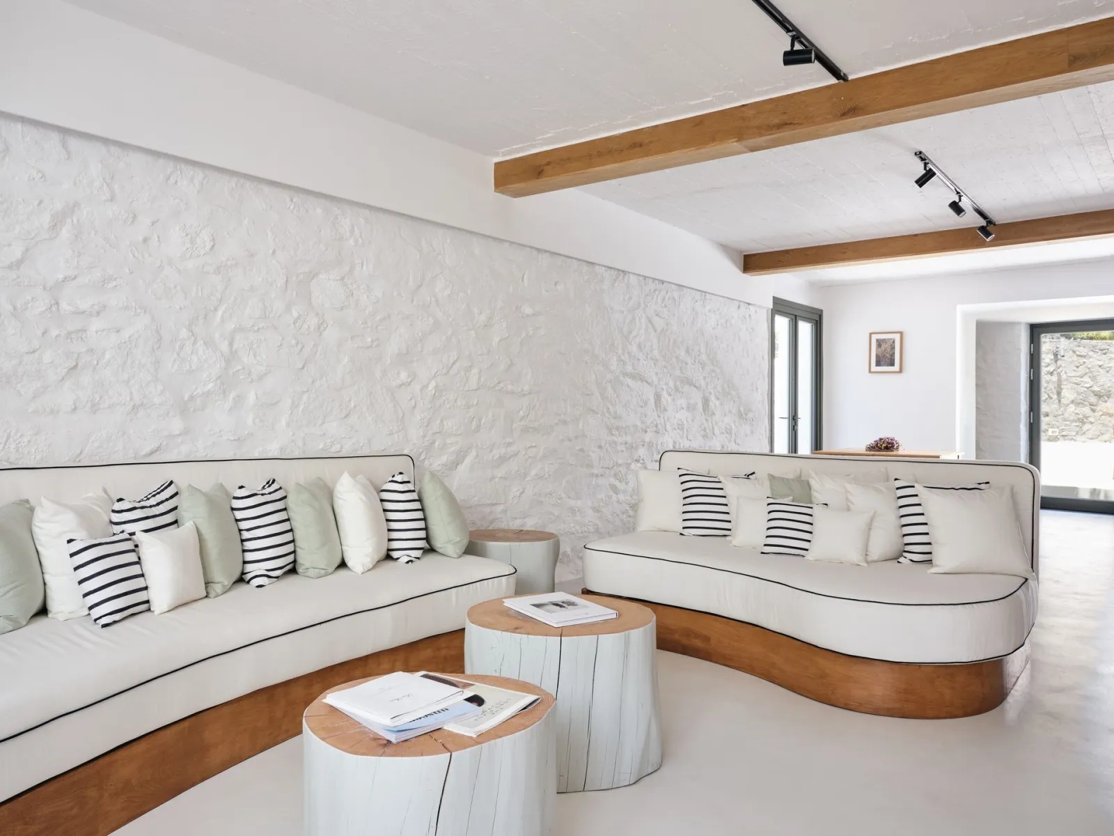 2 Bedroom Residence Nextdoor with Plunge Pool &amp; Partial Sea View (3 meters from main hotel - sleeps 6)
