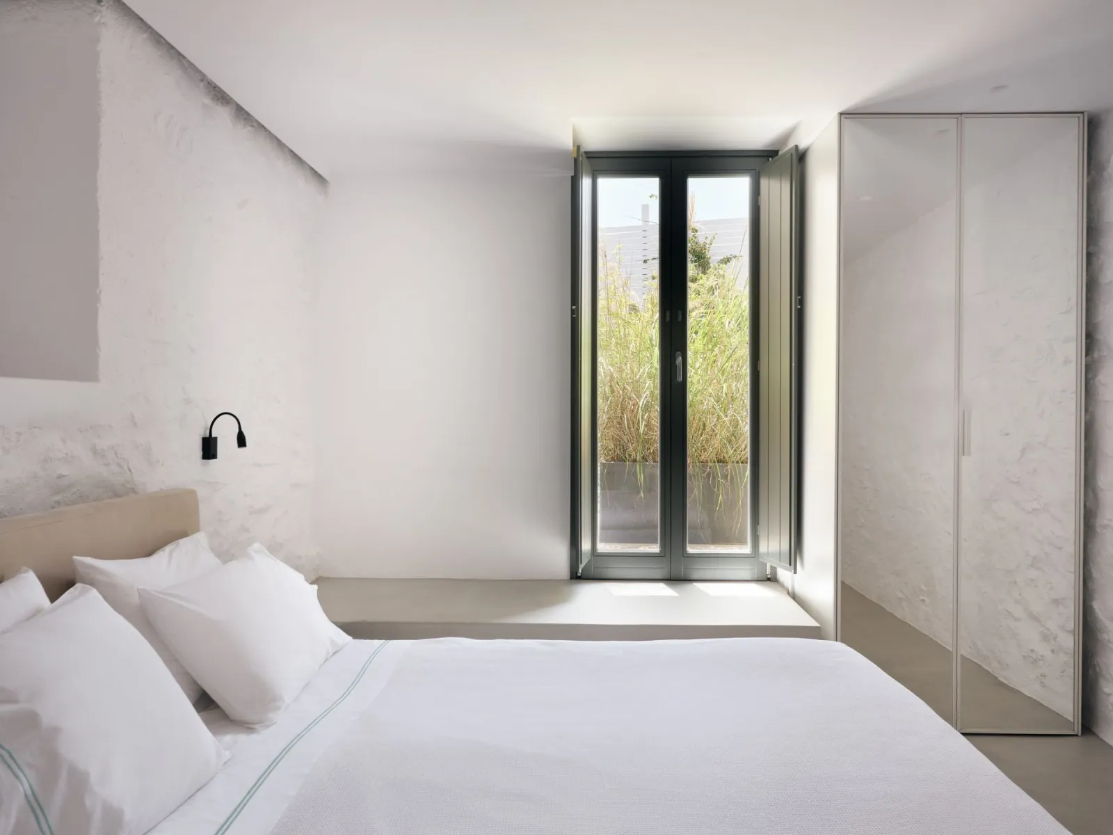 2 Bedroom Residence Nextdoor with Plunge Pool &amp; Partial Sea View (3 meters from main hotel - sleeps 6)
