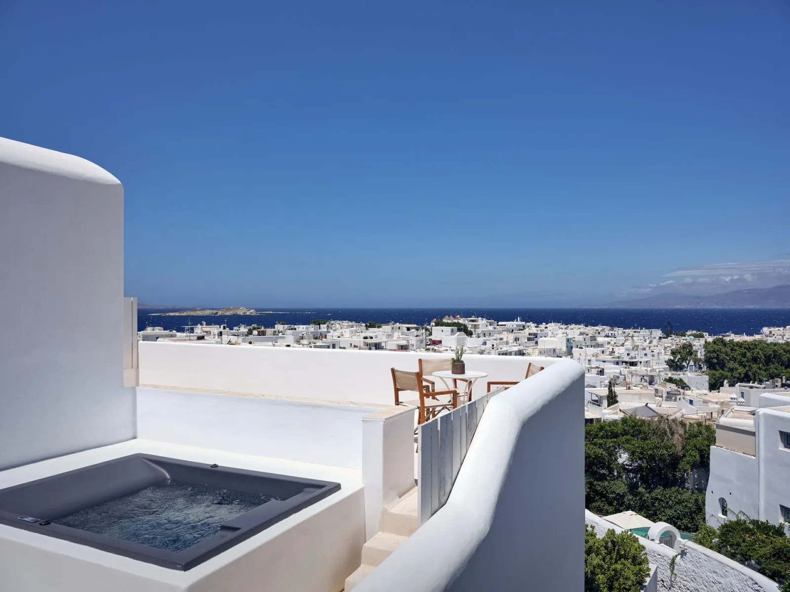 2 Bedroom Suite Nextdoor with Private Jacuzzi &amp; Sea View (3 meters from main hotel - sleeps 5)