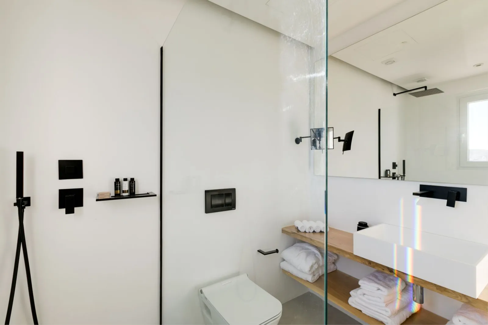 2 Bedroom Suite Nextdoor with Private Jacuzzi &amp; Sea View (3 meters from main hotel - sleeps 5)