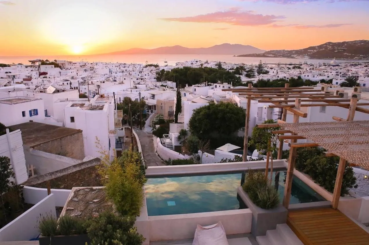 2 Bedroom Suite Nextdoor with Private Jacuzzi &amp; Sea View (3 meters from main hotel - sleeps 5)