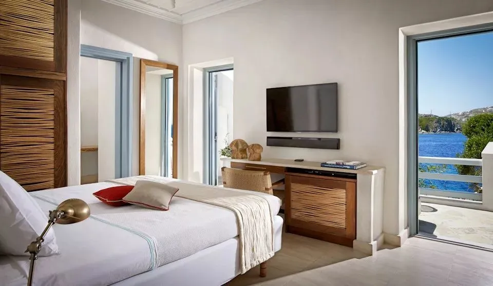 1 Bedroom Waterfront Villa with Private Pool | 350m from Belvedere Hotel | Sleeps up to 3 |
