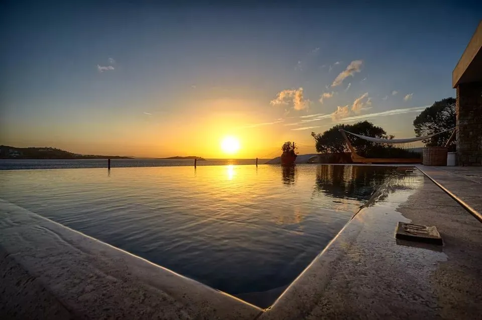 3 Bedroom Waterfront Villa | 350m from Belvedere Hotel | Sleeps up to 9 |