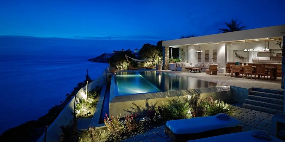 3 Bedroom Waterfront Villa | 350m from Belvedere Hotel | Sleeps up to 9 |