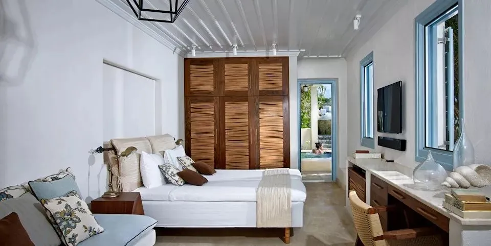 3 Bedroom Waterfront Villa | 350m from Belvedere Hotel | Sleeps up to 9 |
