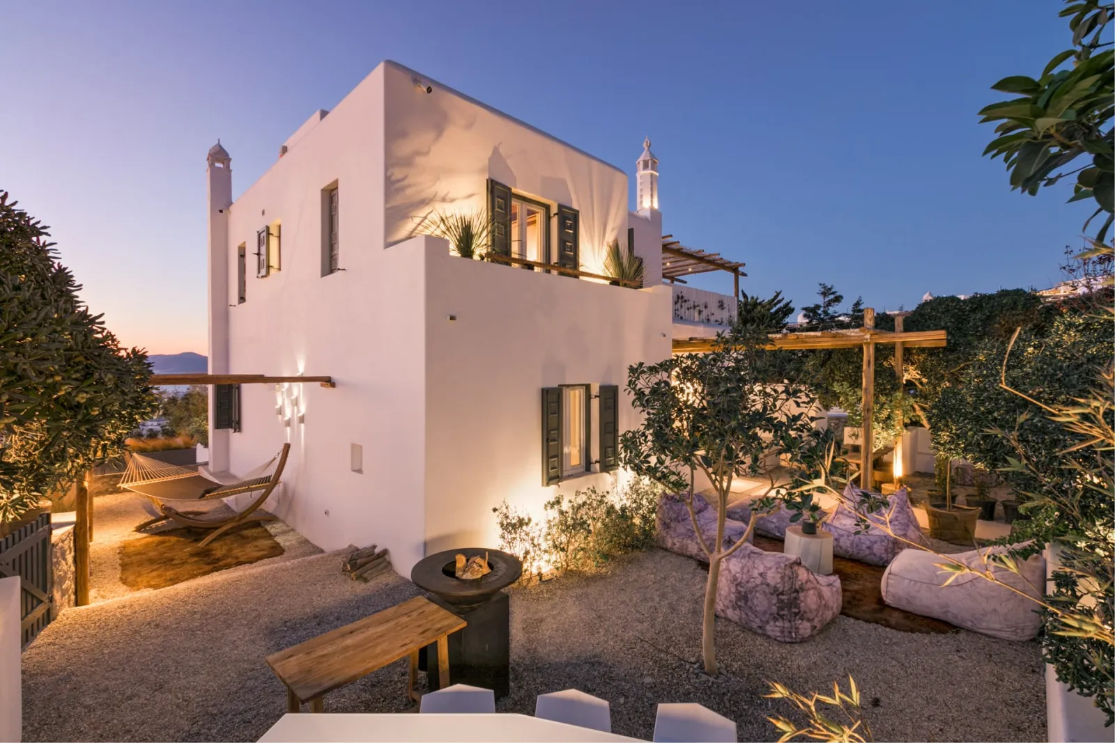 5 Bedroom Villa Nextdoor with Private Pool & Jacuzzi (3 meters from main hotel - sleeps 13)
