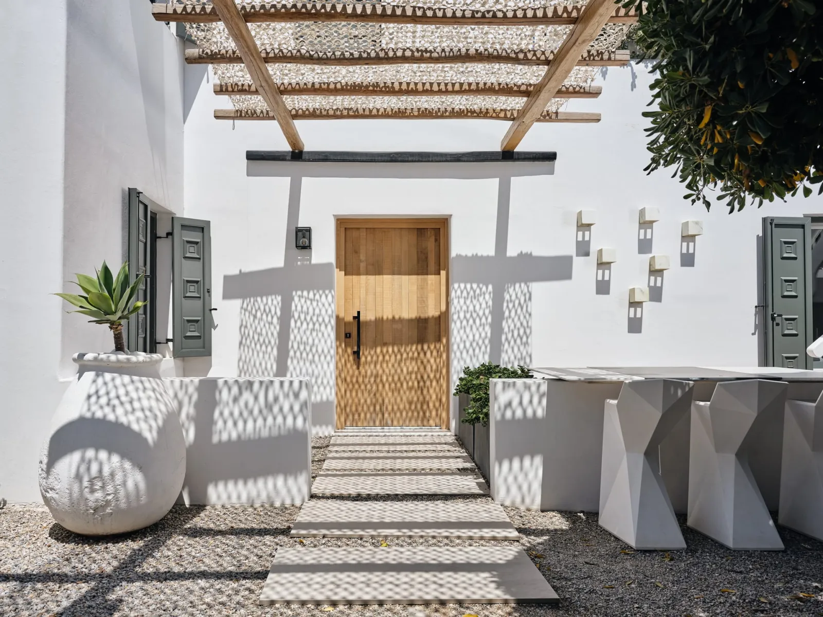 5 Bedroom Villa Nextdoor with Private Pool &amp; Jacuzzi (3 meters from main hotel - sleeps 13)
