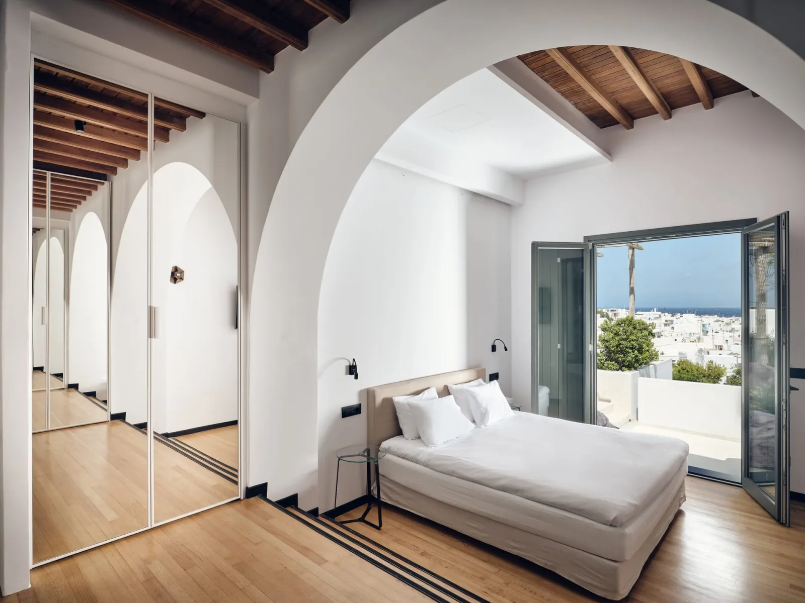 5 Bedroom Villa Nextdoor with Private Pool &amp; Jacuzzi (3 meters from main hotel - sleeps 13)
