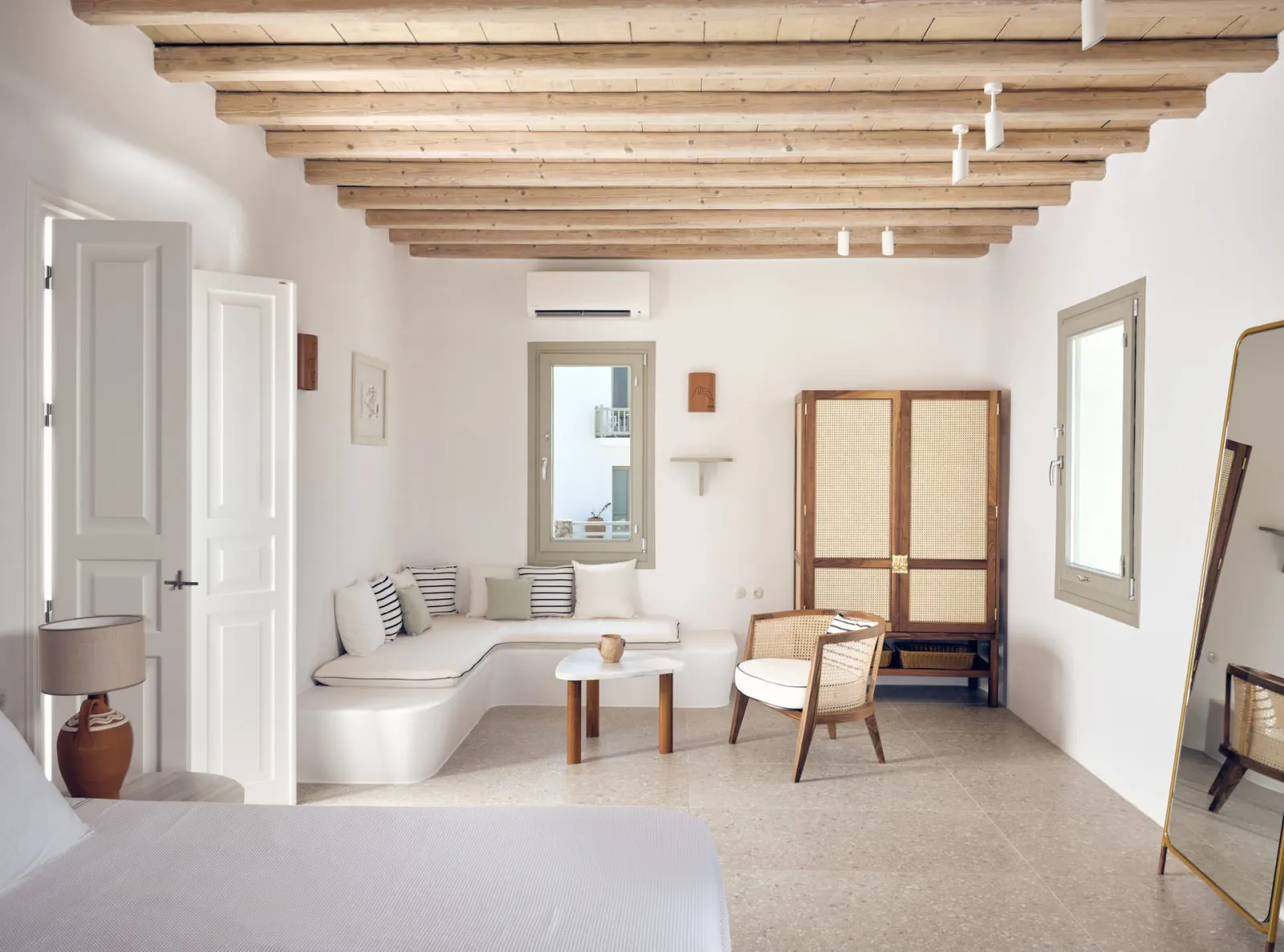 Hilltop Sea View Suite | 250m from Belvedere Hotel | Shuttle Included |