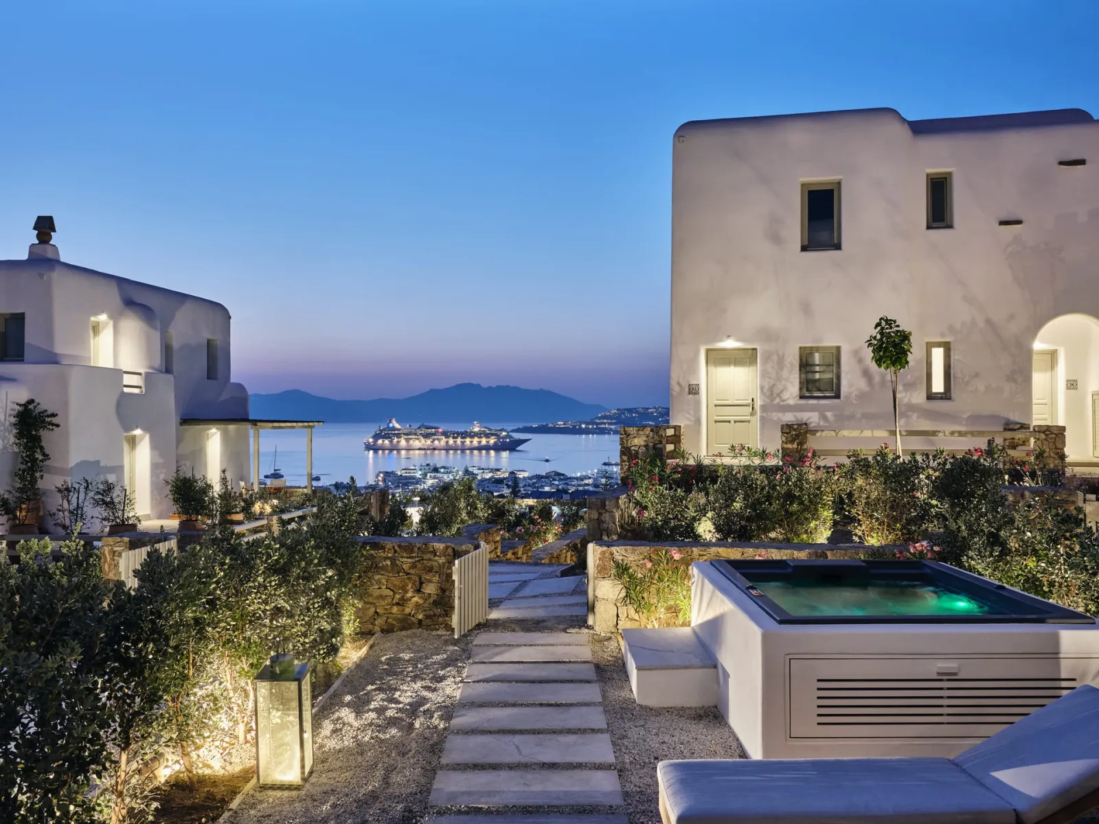 Hilltop Sea View Suite Private Jacuzzi | 250m from Belvedere Hotel | Shuttle Included |