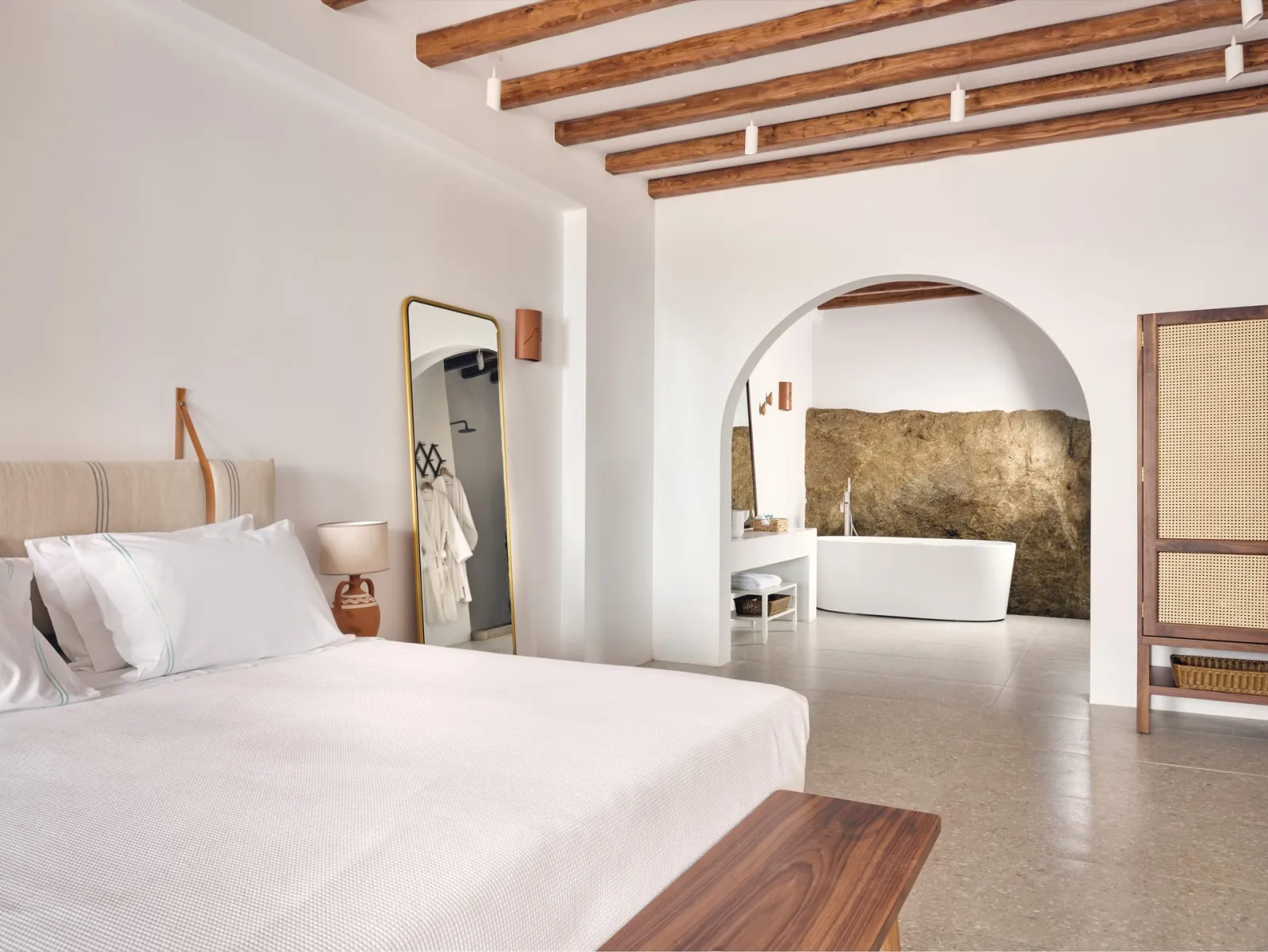 Hilltop Sea View Suite Private Jacuzzi | 250m from Belvedere Hotel | Shuttle Included |