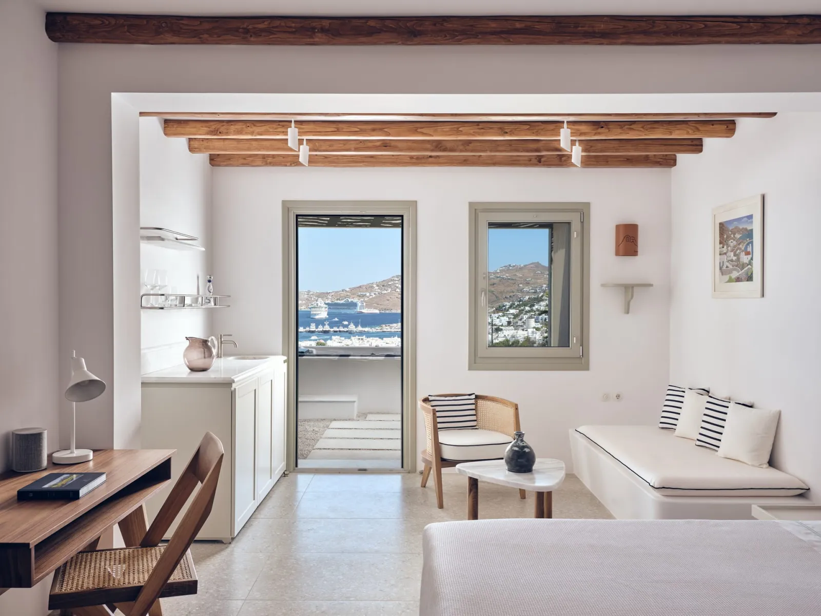 Hilltop Sea View Suite Private Jacuzzi | 250m from Belvedere Hotel | Shuttle Included |
