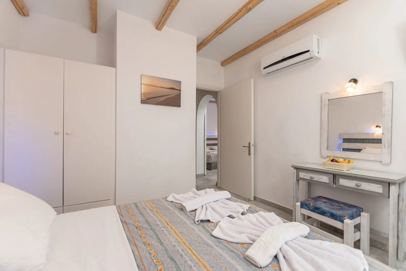 4Bed Apartment with 2 Bedrooms