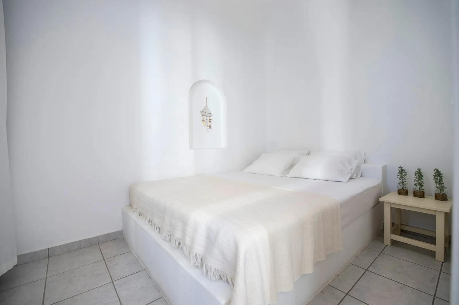 Artemis | 1 Bedroom Apartment with mountain View and Patio