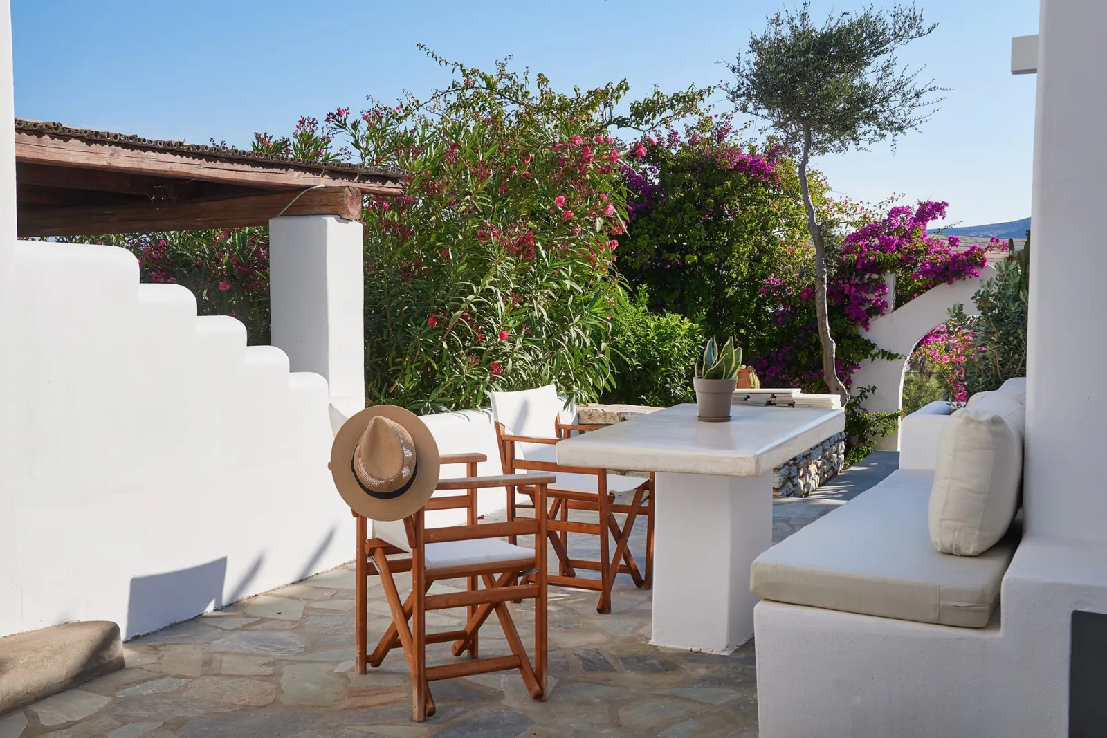 Artemis | 1 Bedroom Apartment with mountain View and Patio