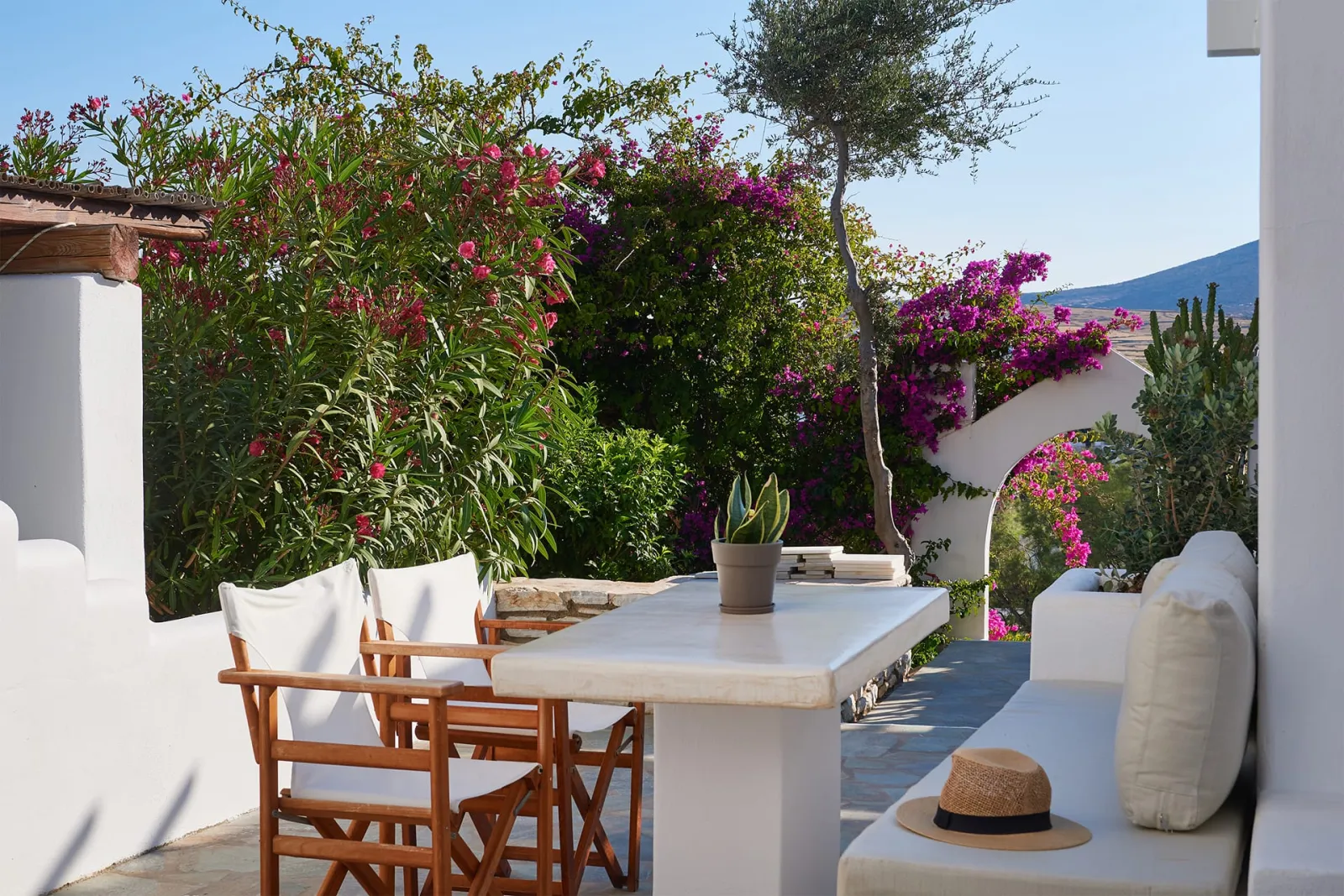 Artemis | 1 Bedroom Apartment with mountain View and Patio