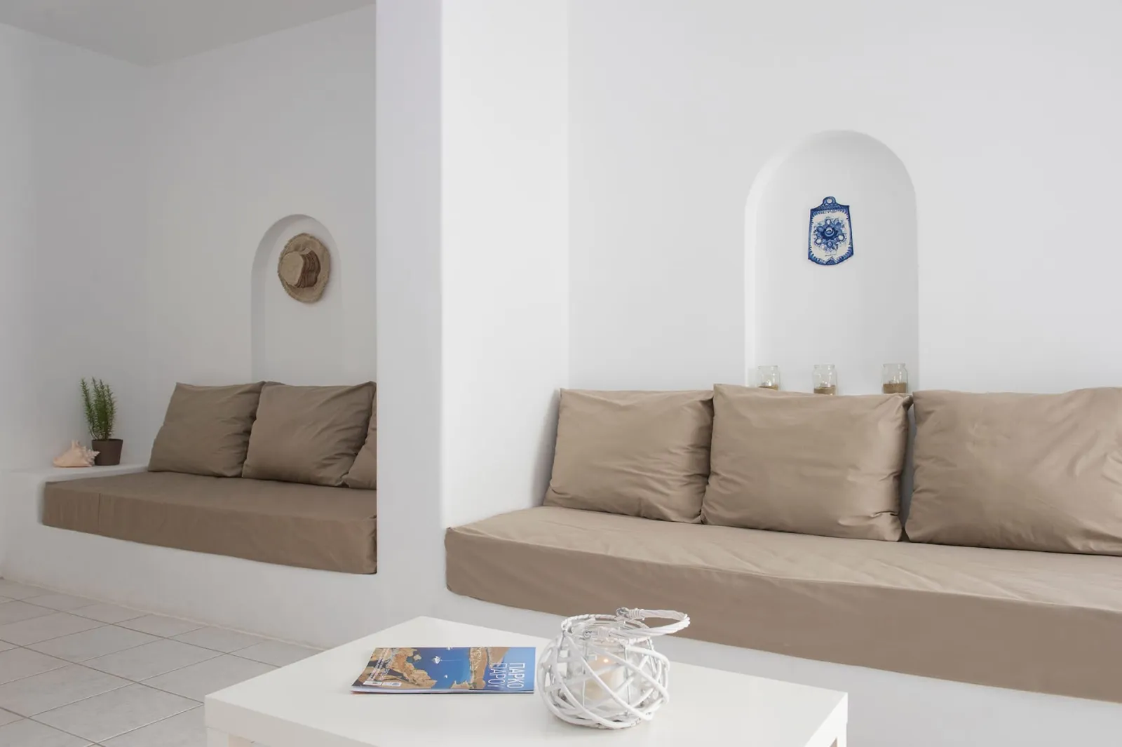 Artemis | 1 Bedroom Apartment with mountain View and Patio
