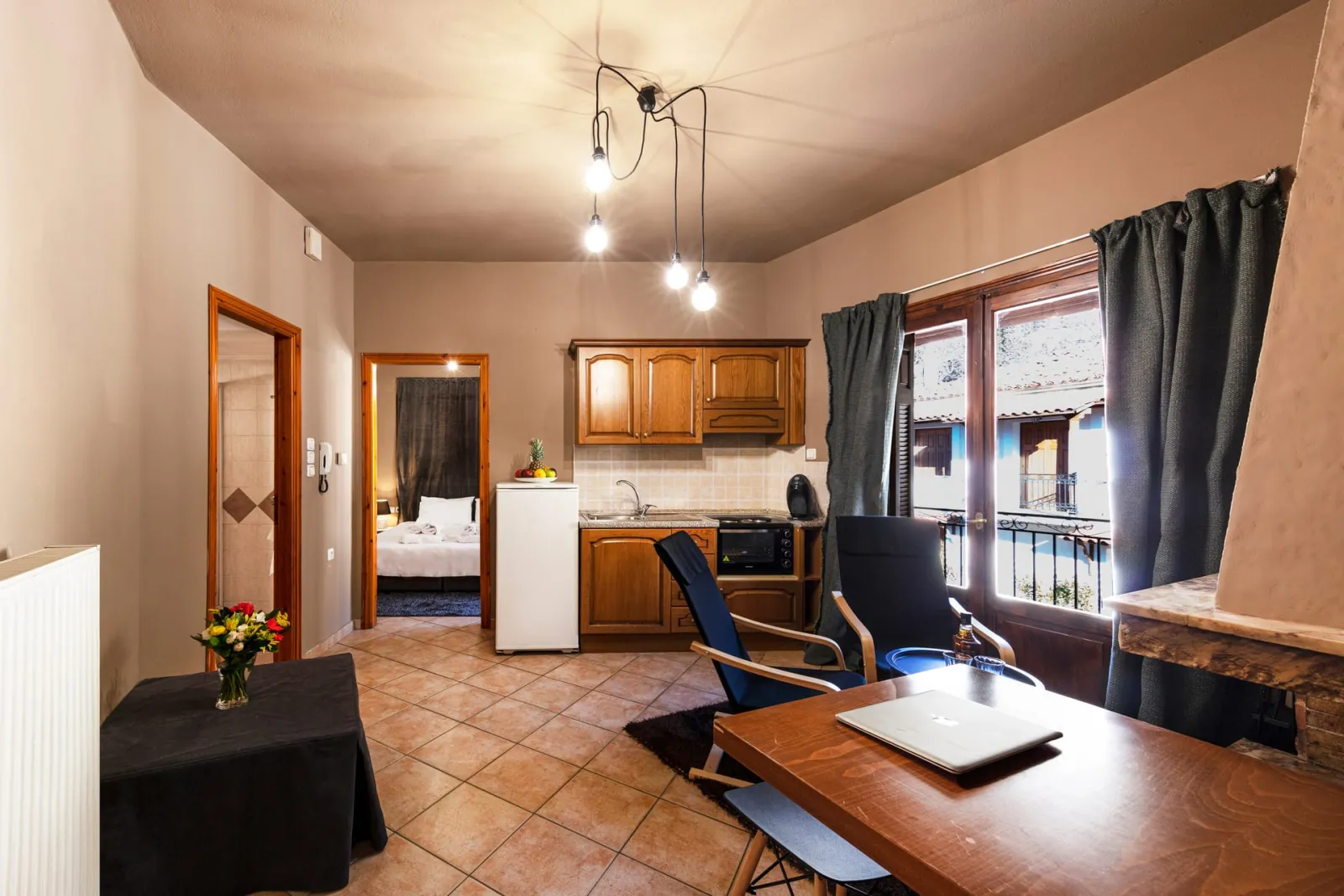 Deluxe One Bedroom Apt