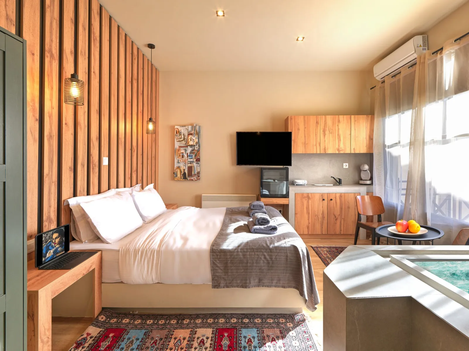 Queen Suite with Spa