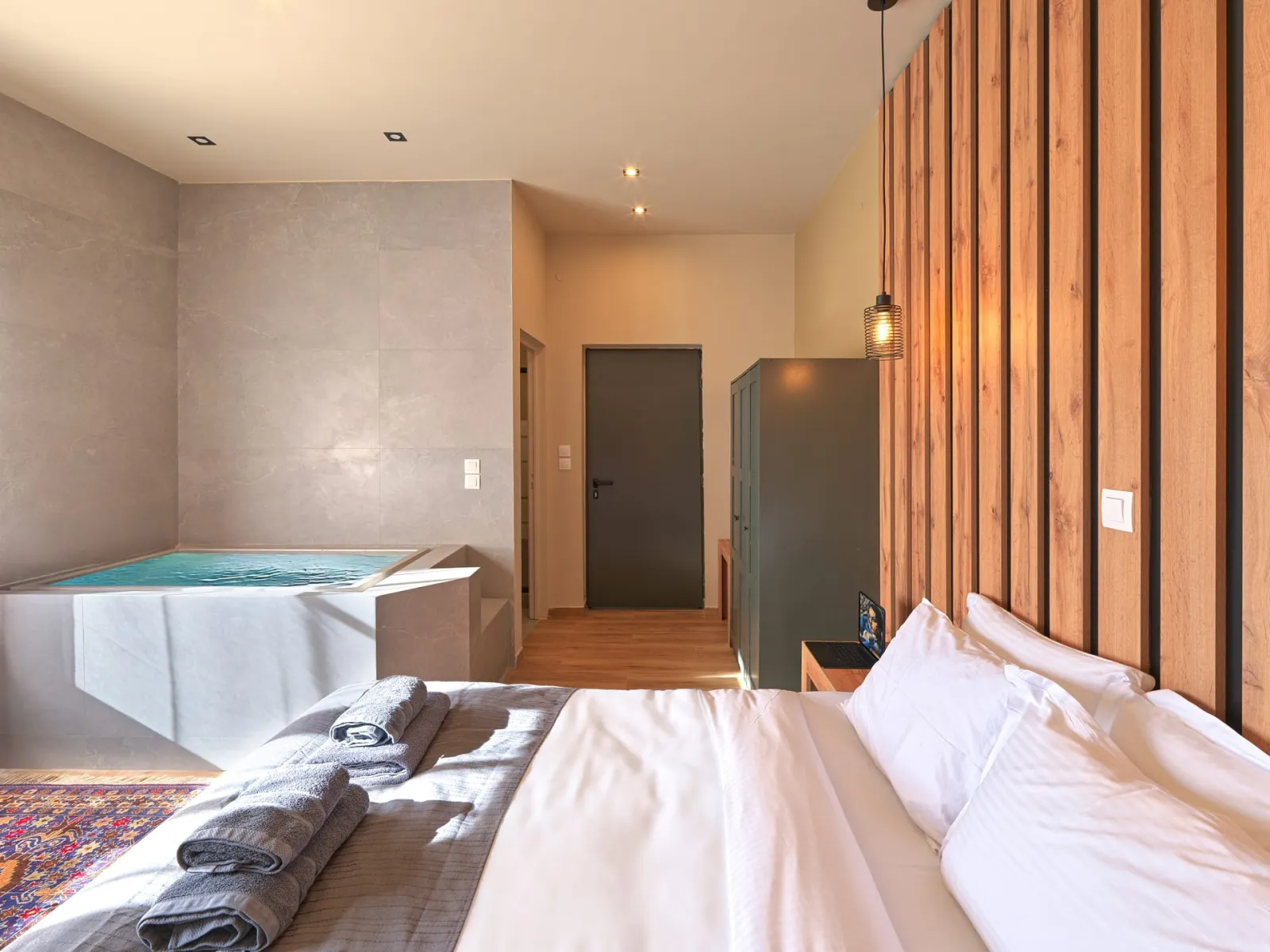 Queen Suite with Spa