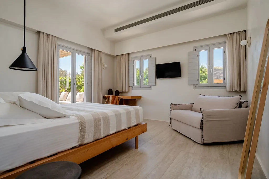 The Ostria Inn House with Family Pool