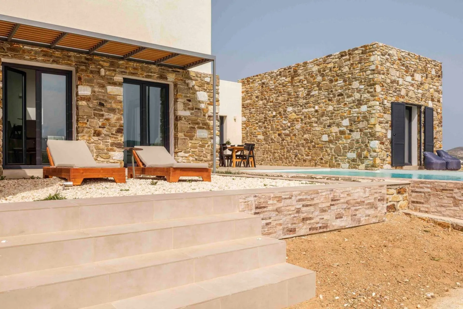 Pnoe Villa