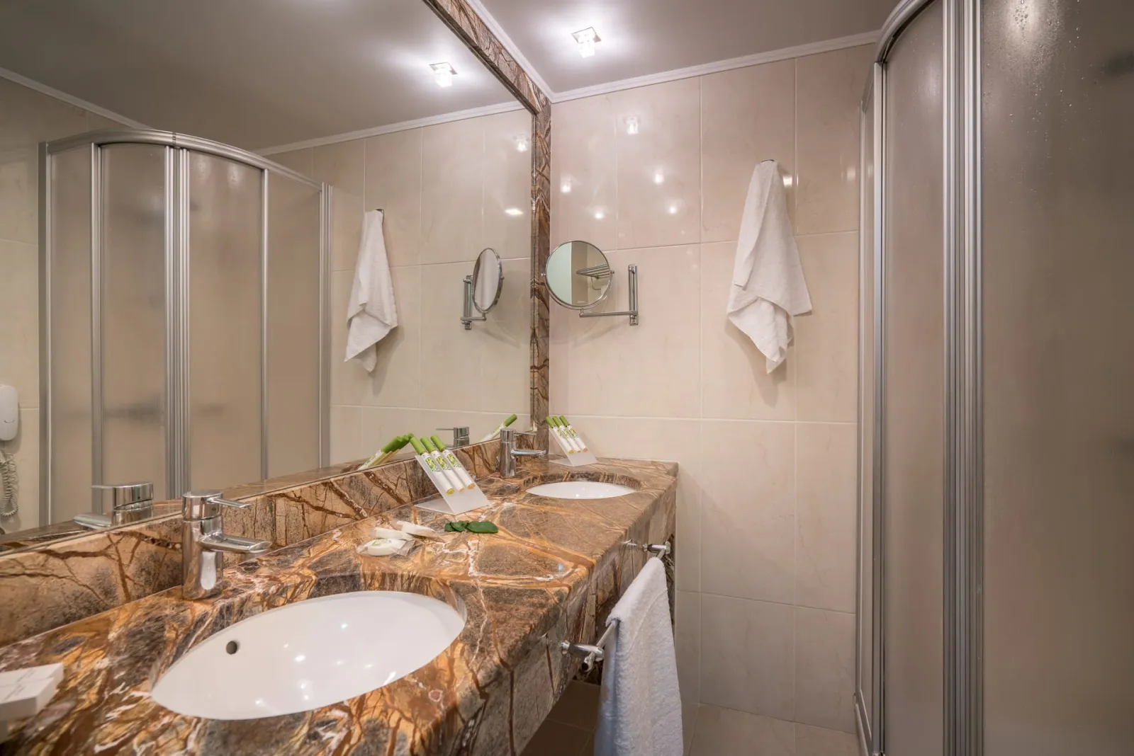 Standard Room (2 Adults + 2 Children)