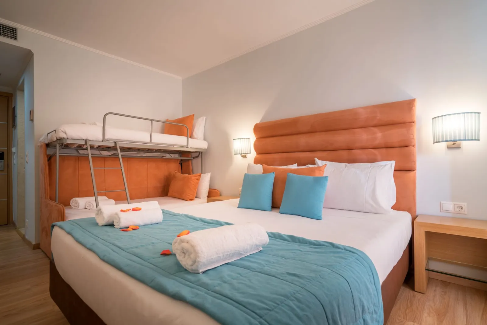 Standard Room (2 Adults + 2 Children)