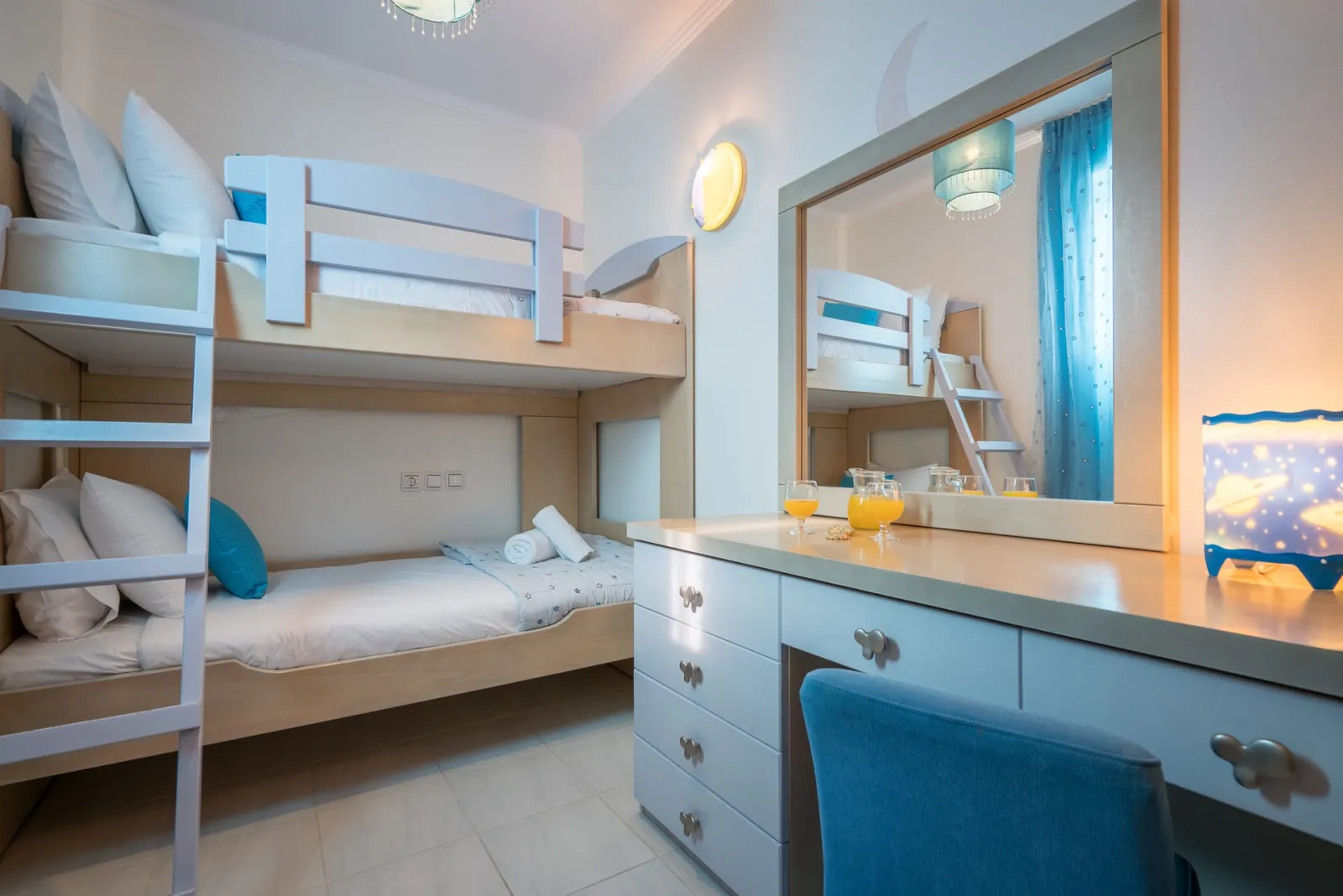 Space Family Suite with Jacuzzi Bath &amp; Shower