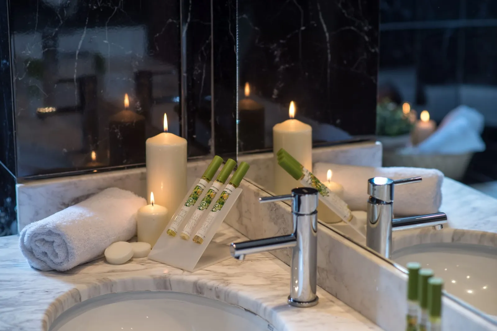 Space Family Suite with Jacuzzi Bath &amp; Shower