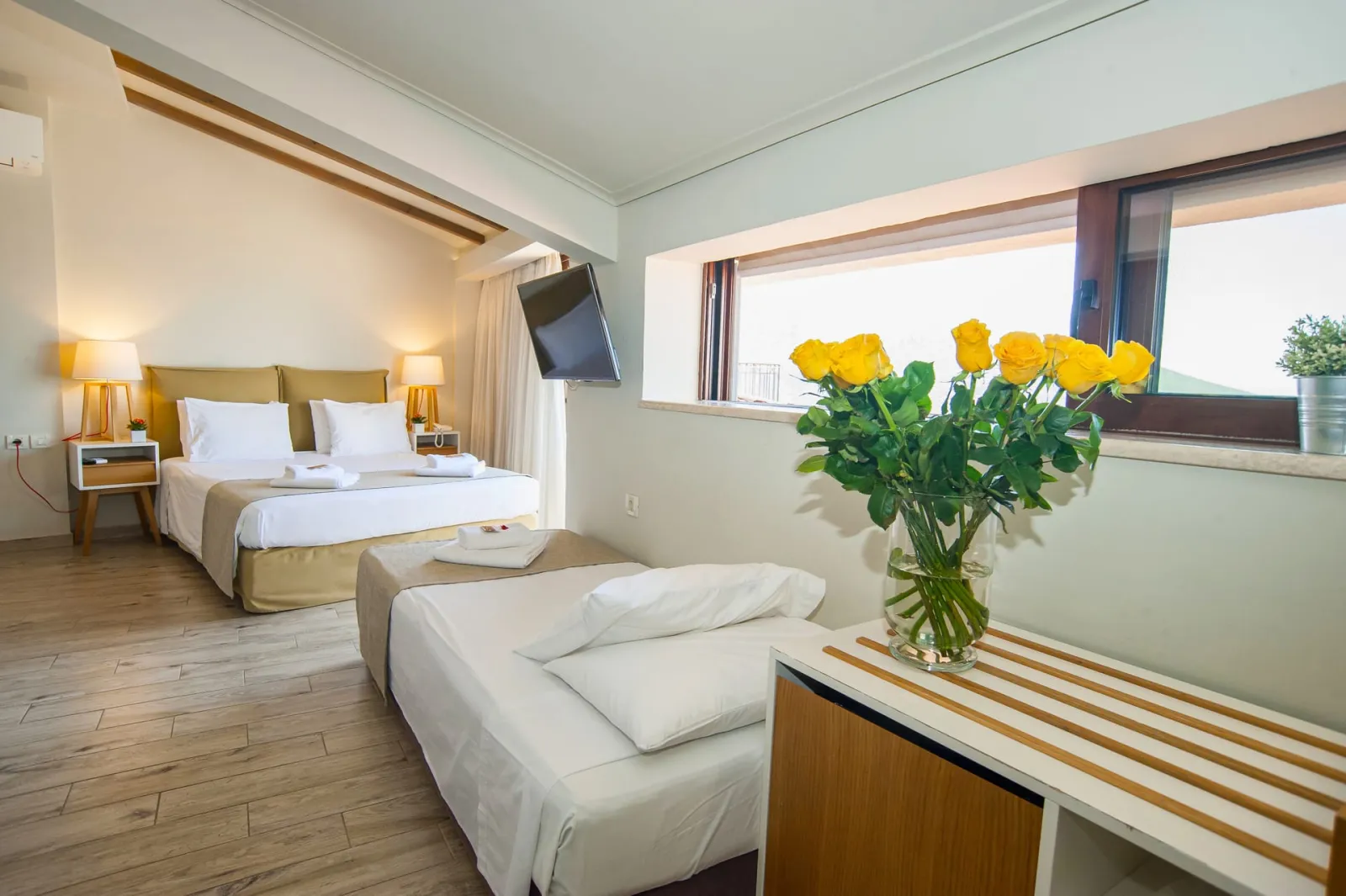 Junior Suite with Panoramic View &amp; Spa Bath