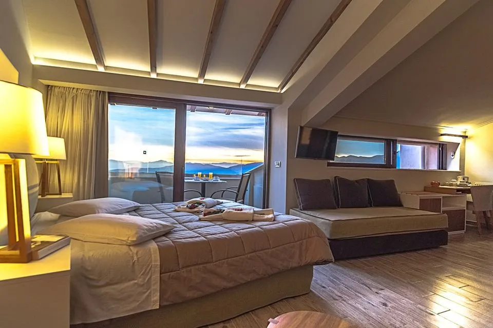 Junior Suite with Panoramic View &amp; Spa Bath