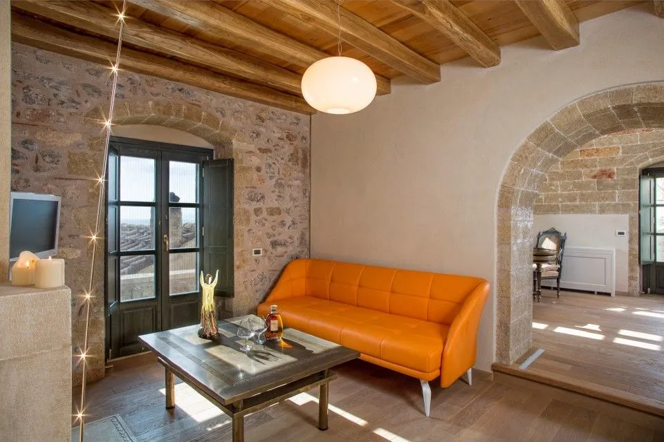 Moni Emvasis Suite