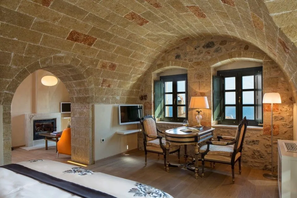 Moni Emvasis Suite