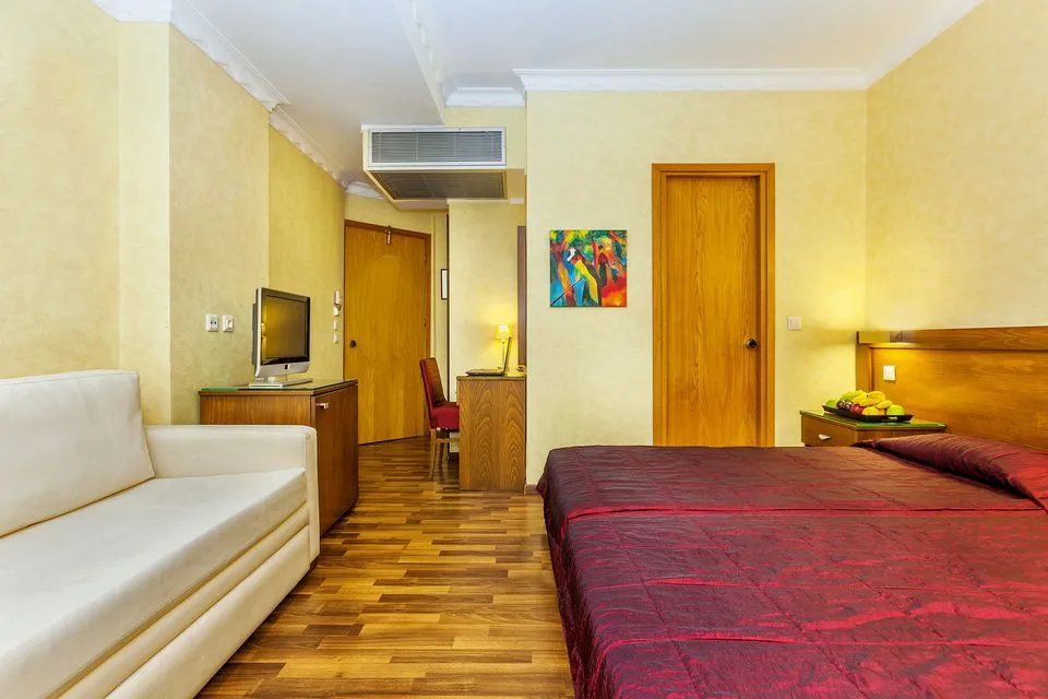 TRIPLE ROOM