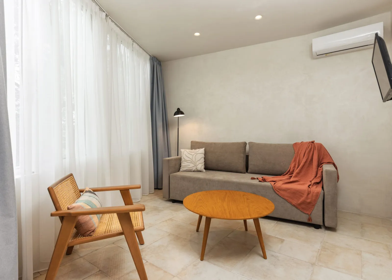 Kaponera Maisonette