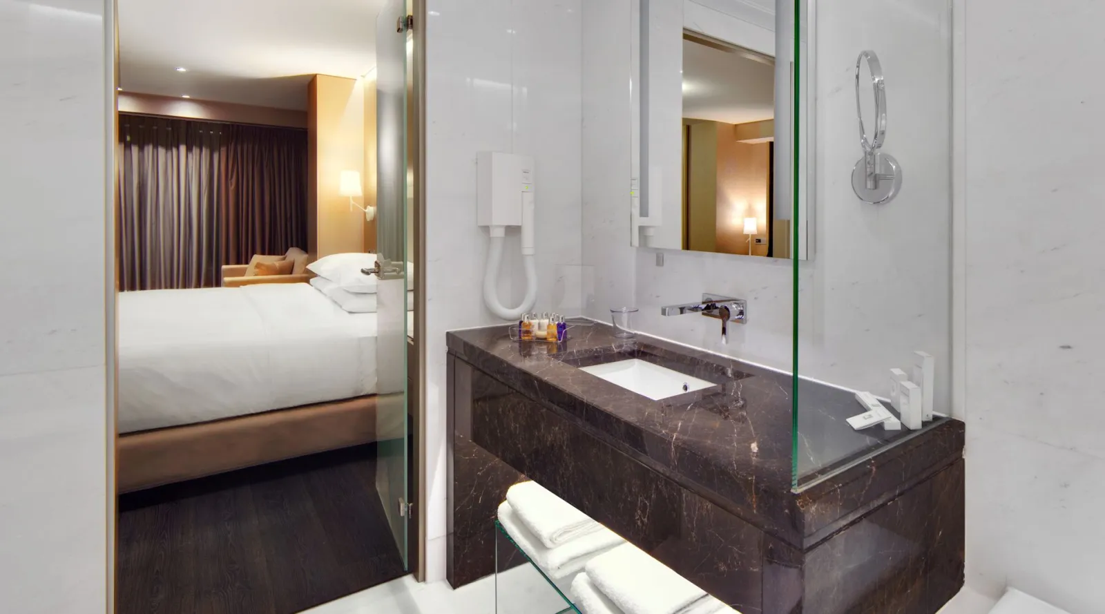 Junior Suite with City View