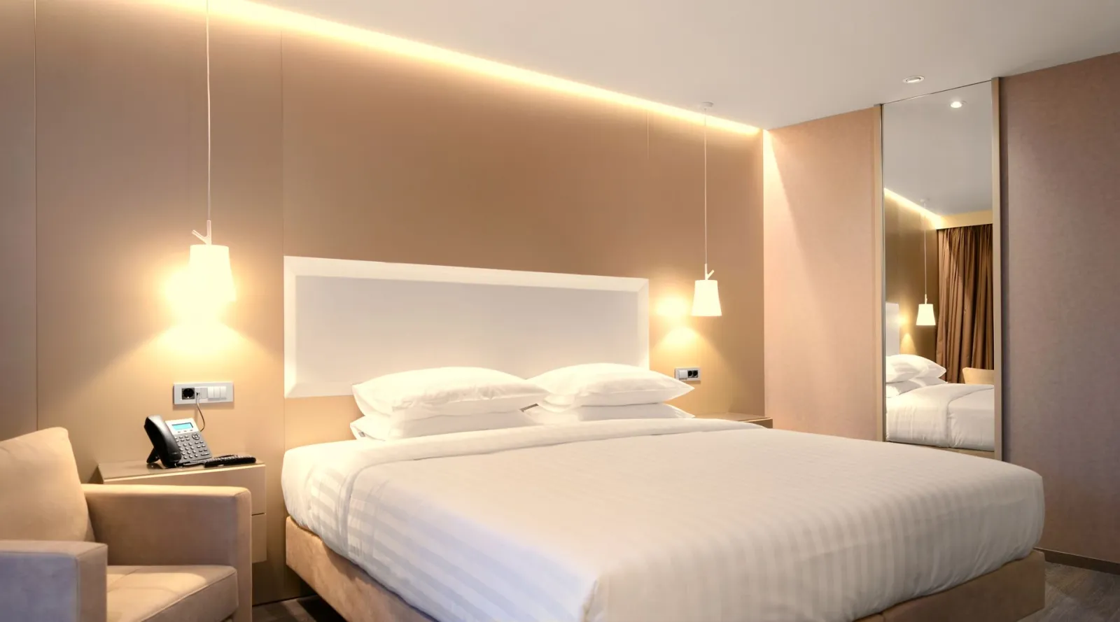 SAZ Suite with Panoramic City and Lake view
