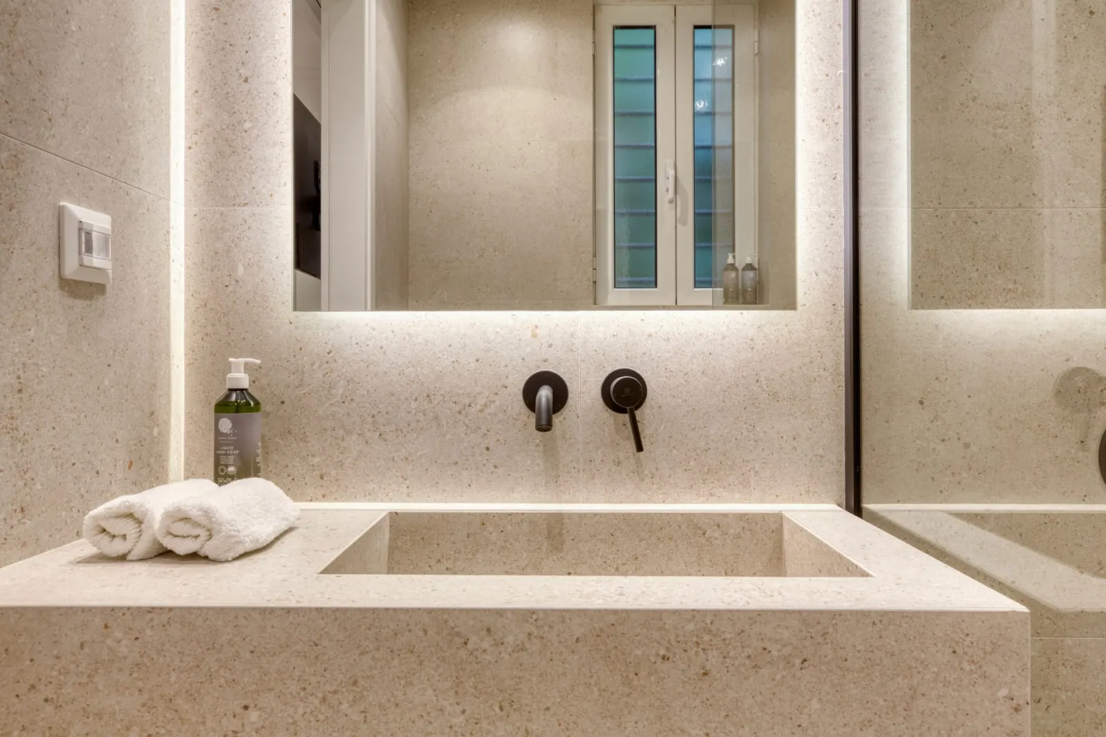 Whitewood Residence | Siggrou Str. 63 Athens 11745