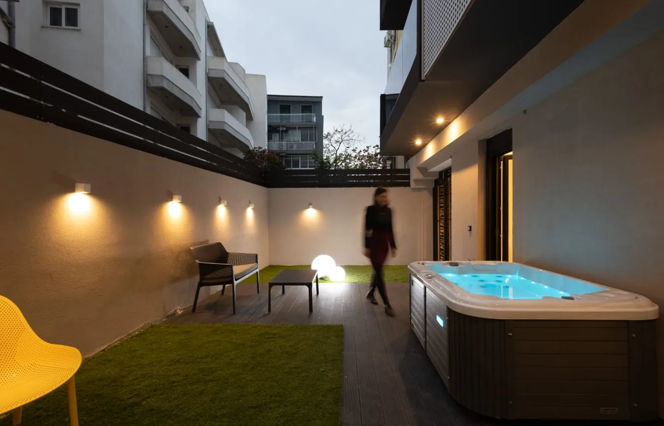 Superior Suite with Private Garden &amp; Jacuzzi