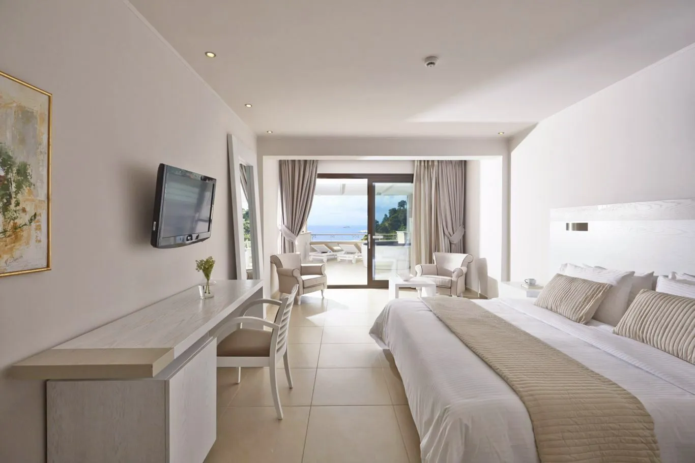 Junior Suite with Outdoor Jacuzzi Sea View