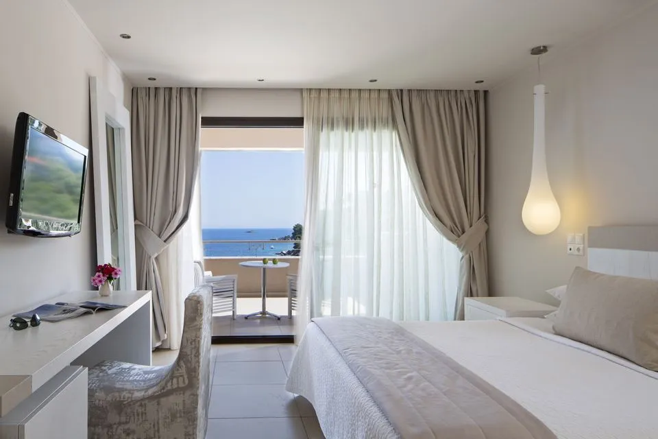 Deluxe Double with Private Pool Sea View